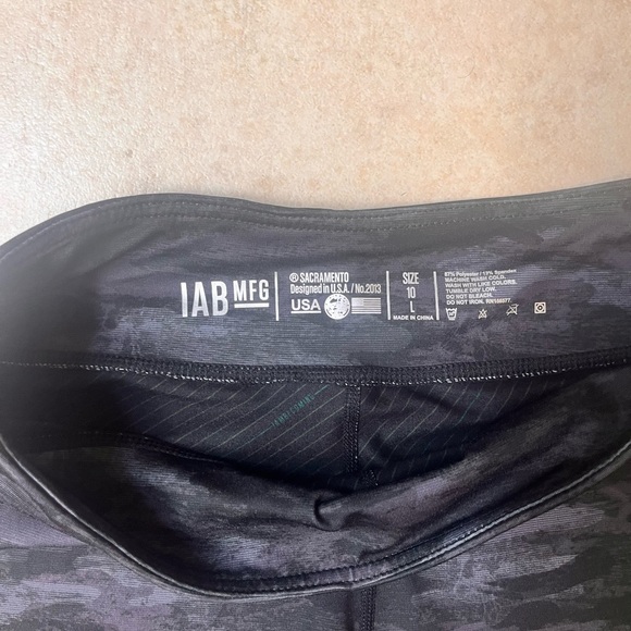 IAB workout shorts with rubber around legs - Picture 4 of 4